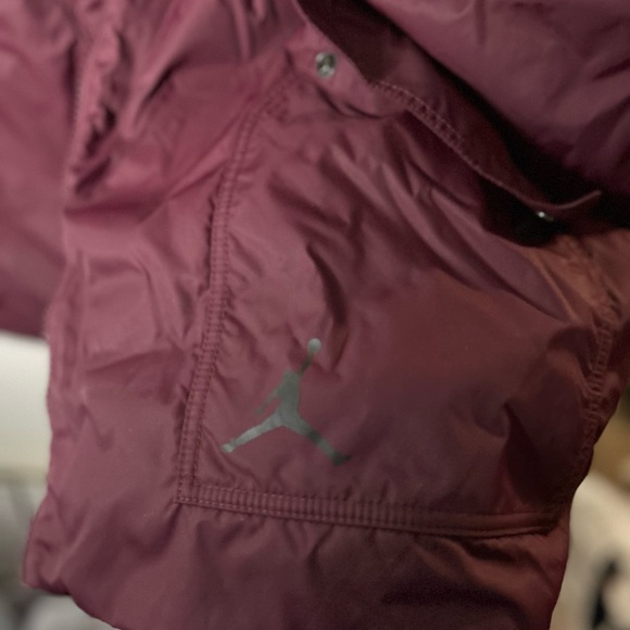 Nike Air Jordan Men's Lifestyle Down Vest Maroon Size 3XL - Picture 2 of 5